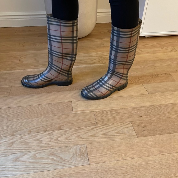 Burberry Rainboots - Picture 10 of 10